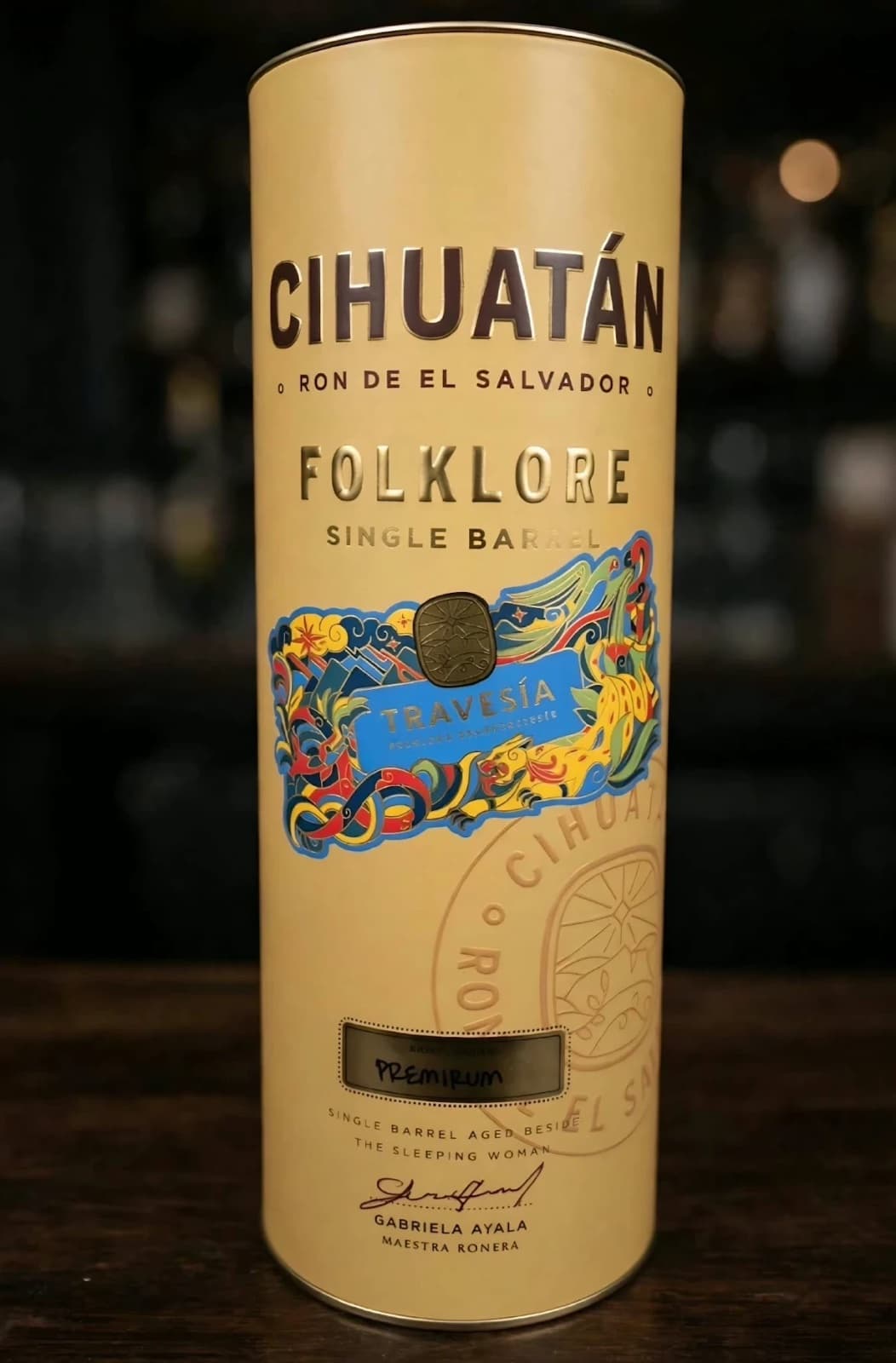 Cihuatán Folklore Travesía single barrel rum díszdoboza a pulton